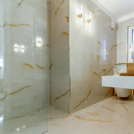 Luxury - City Centar Konukevi 4*
