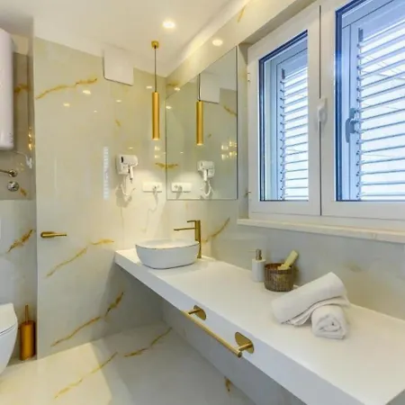 Luxury - City Centar Konukevi 4*