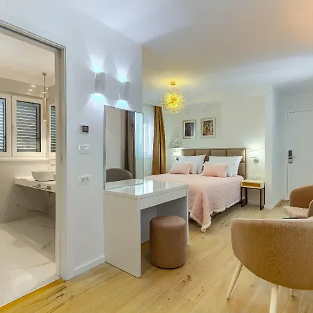 Konukevi Luxury - City Centar 4*