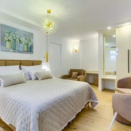 Luxury - City Centar Konukevi 4*
